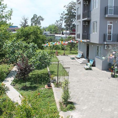 Femily Hotel In Batumi Mareti Str 2 Zewnętrze zdjęcie