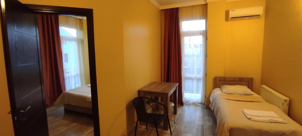 Femily Hotel In Batumi Mareti Str 2 Zewnętrze zdjęcie