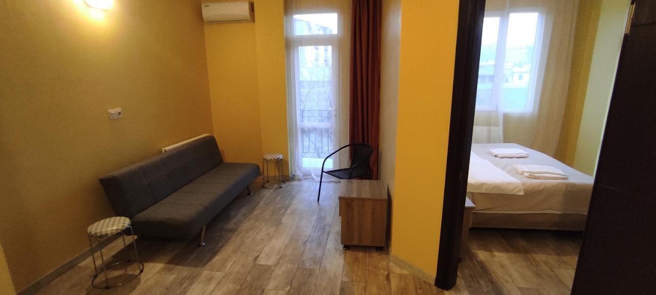 Femily Hotel In Batumi Mareti Str 2 Zewnętrze zdjęcie