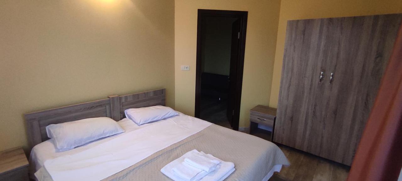 Femily Hotel In Batumi Mareti Str 2 Zewnętrze zdjęcie