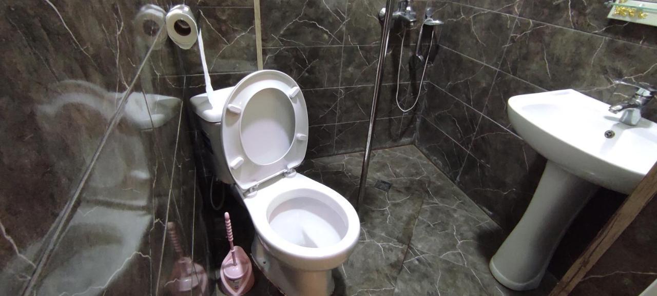 Femily Hotel In Batumi Mareti Str 2 Zewnętrze zdjęcie