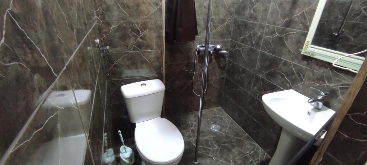 Femily Hotel In Batumi Mareti Str 2 Zewnętrze zdjęcie